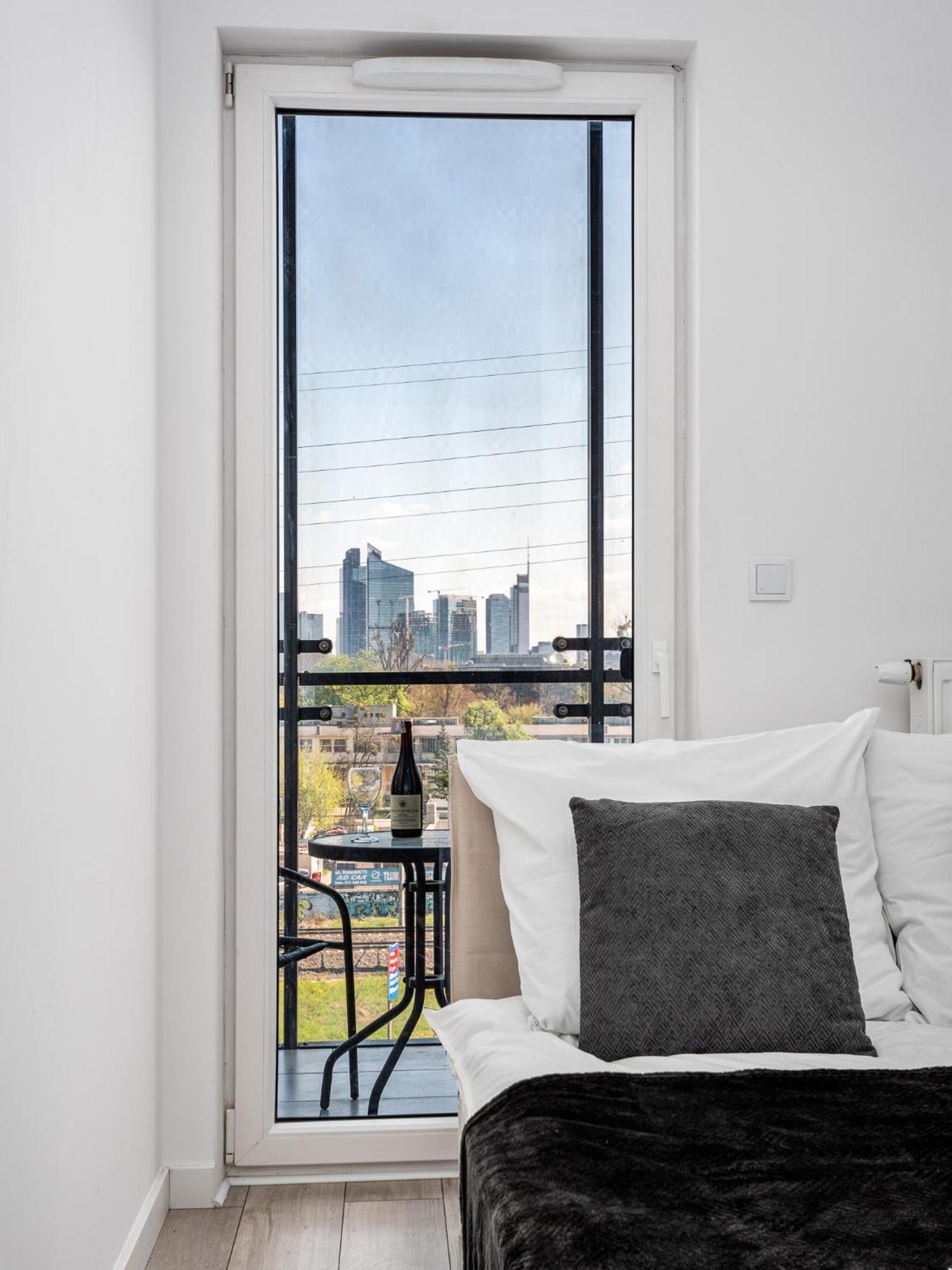 Apart D&k Free Parking Aleja Prymasa Tysiaclecia 83a Apartament