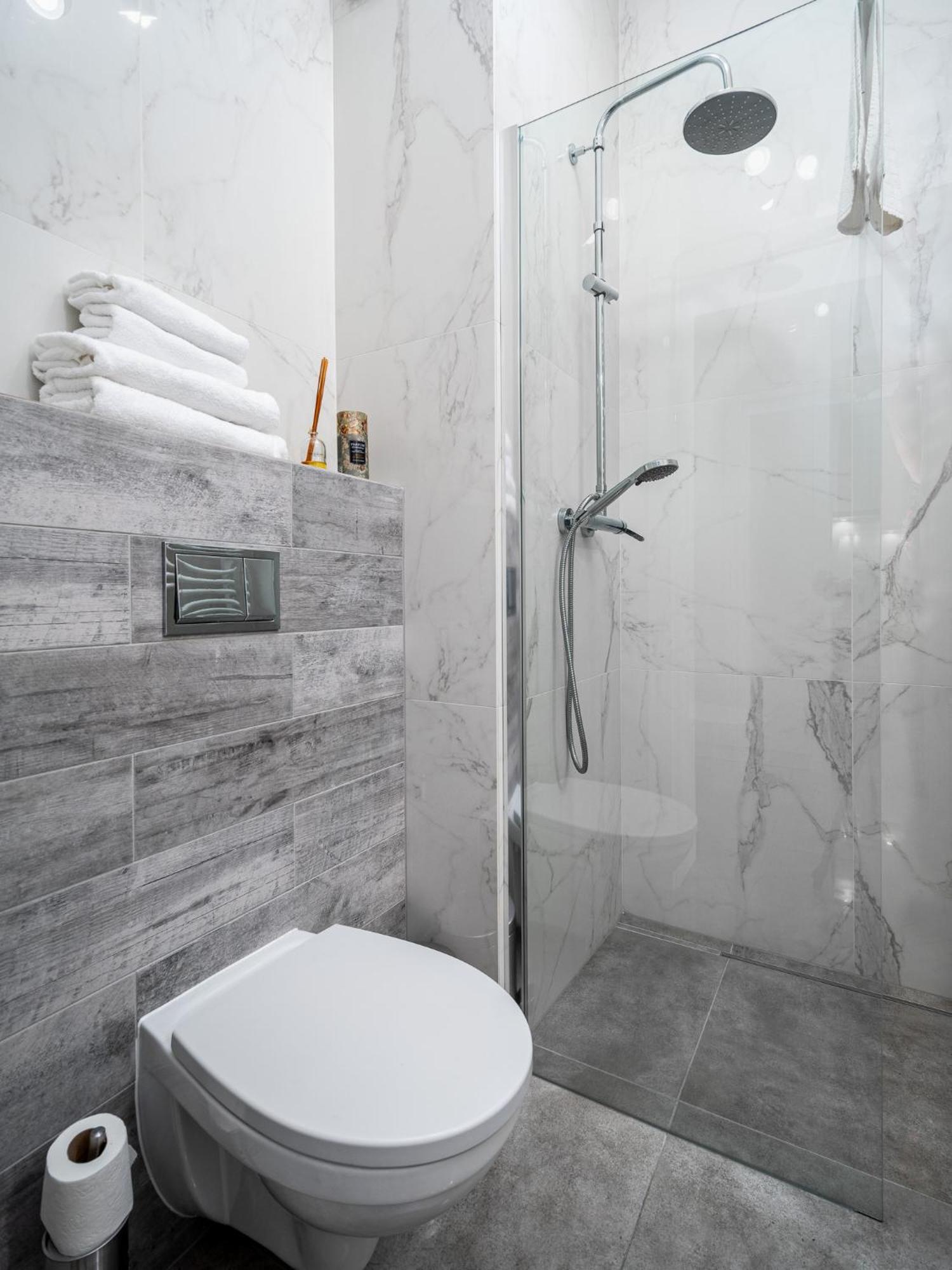 Apartament Apart D&k Free Parking Aleja Prymasa Tysiaclecia 83a