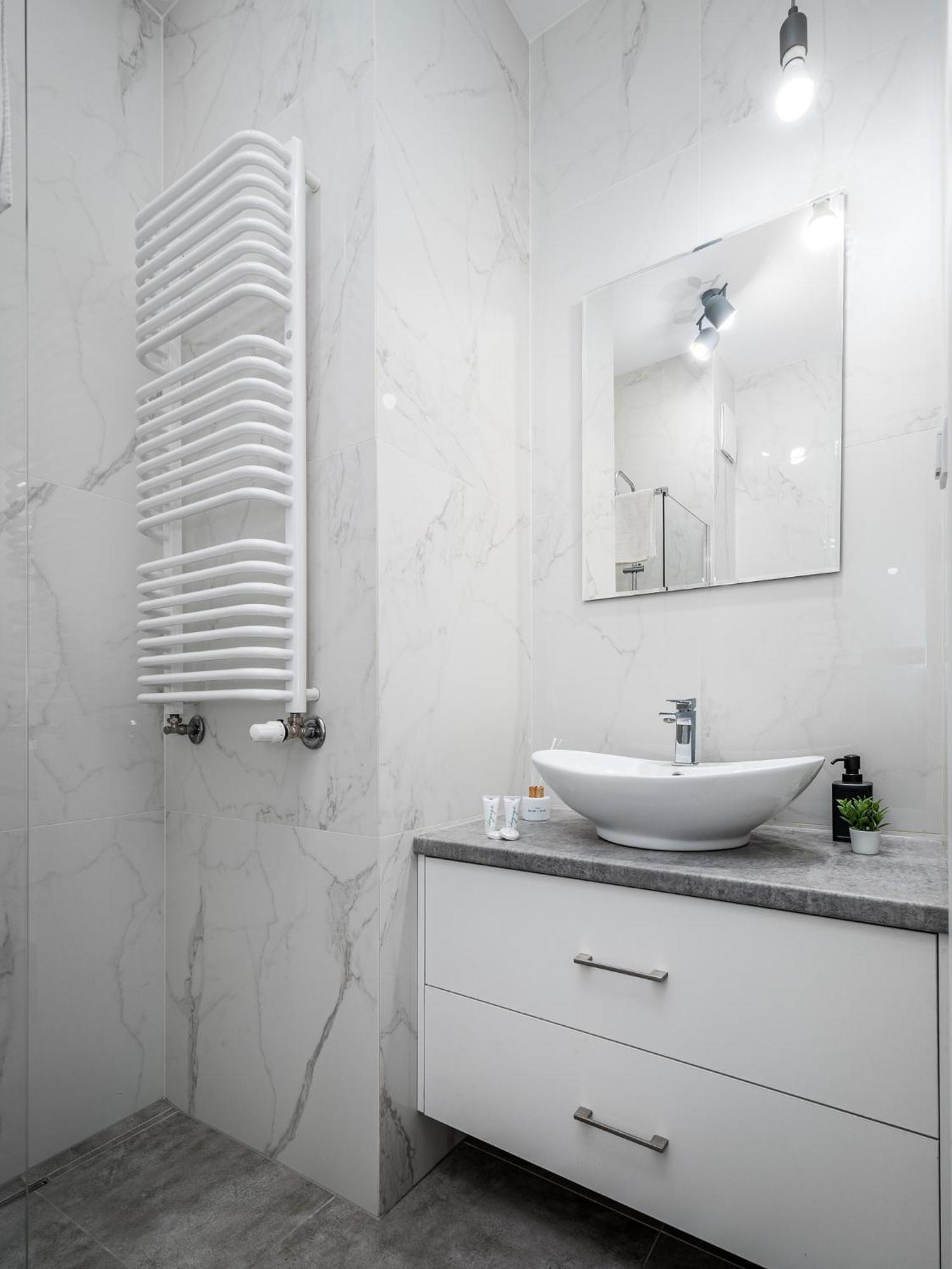Apartament Apart D&k Free Parking Aleja Prymasa Tysiaclecia 83a